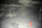Tűzoltói beavatkozás garázsokban – füst, hő, akku
