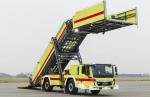 Speciális önjáró repülőtéri mentőlépcső a Rosenbauertől