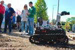 Kis méretű, lánctalpas robot a Lángtérben